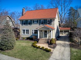 1033 Parkside Dr, Lakewood, OH