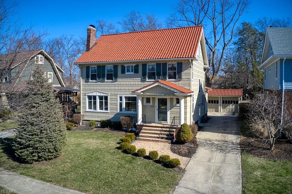 1033 Parkside Dr photo 1