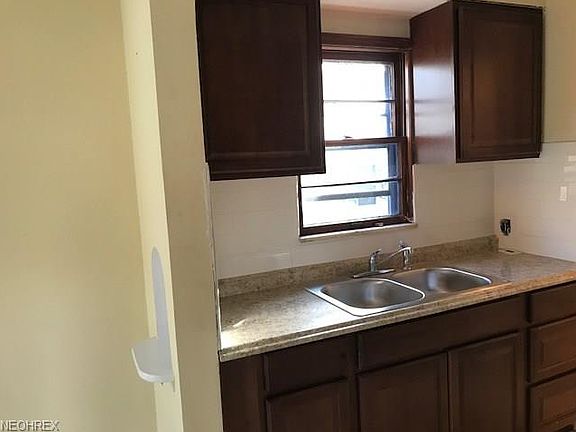3rd image of 1408 Dill Ave