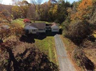 19 Wyant Rd, Oxford, CT 06478