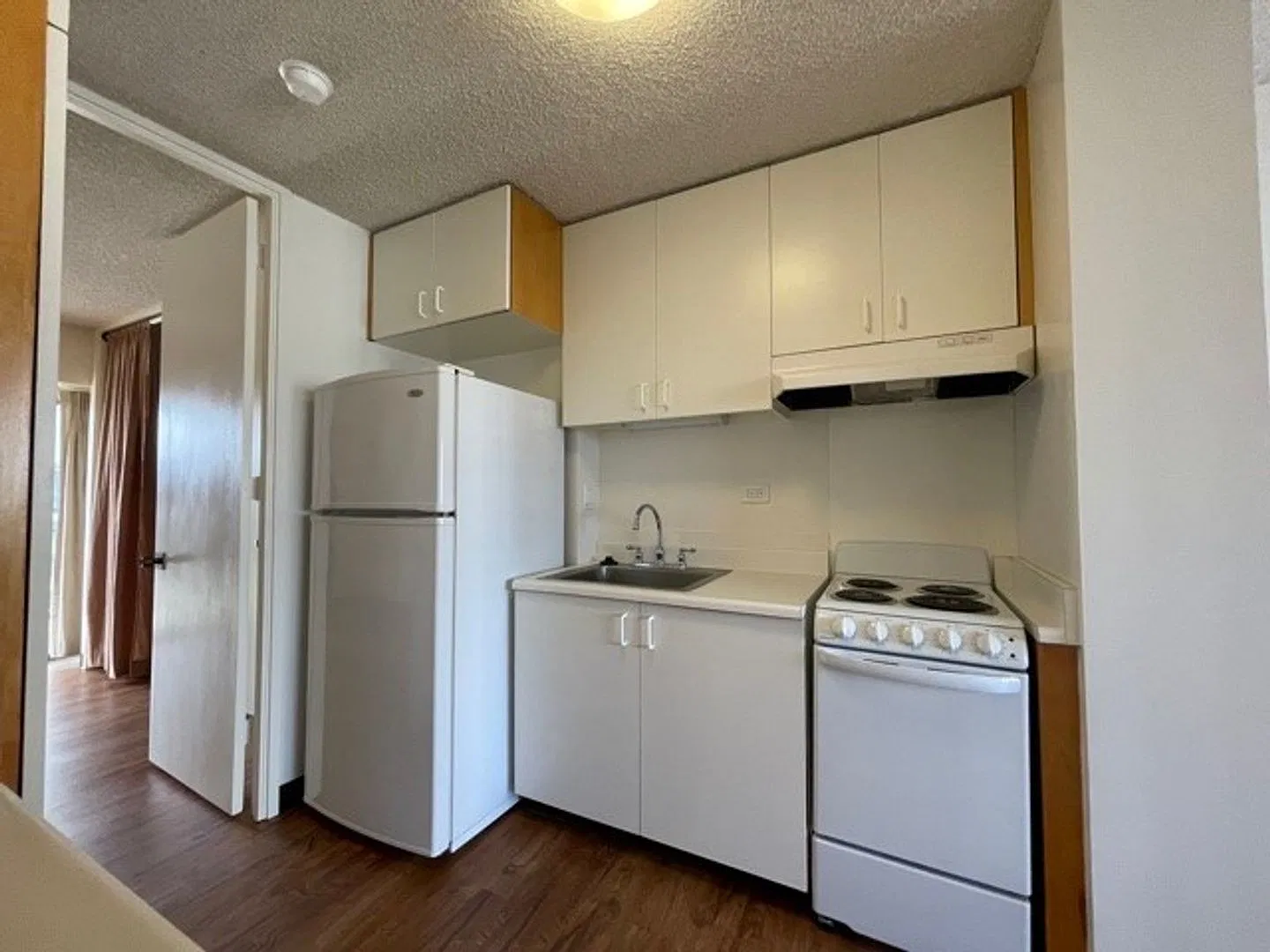 Westview Plaza Condo - Upgraded 1 bedroom, 1 bath condo with 1 parking -Avail 10/19/26 — Photo 3