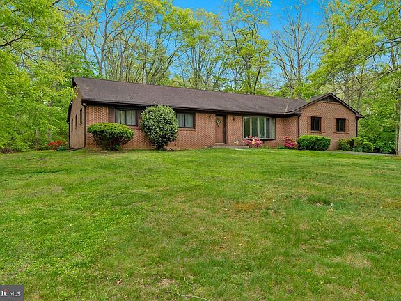 3rd image of 9 Schoolhouse Ln