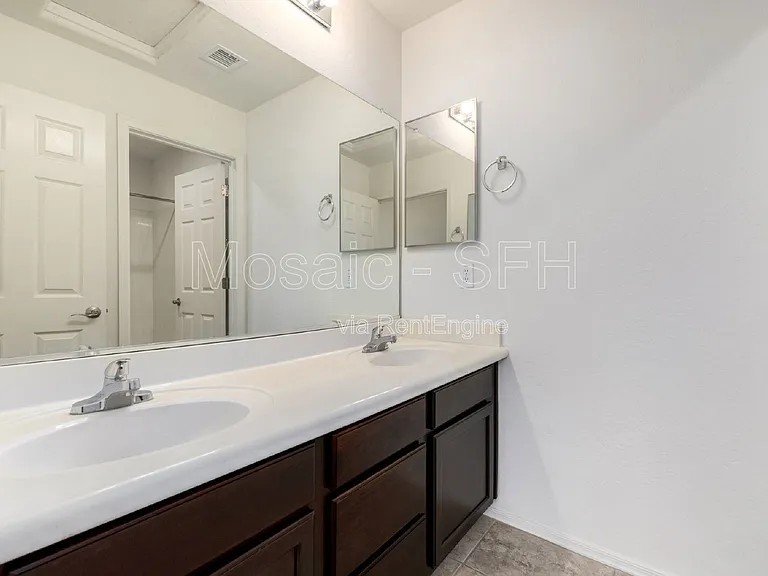 2656 E Boston St — Photo 23