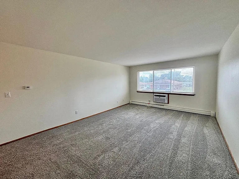 Halsted Park Apartments and Townhomes — Photo 36