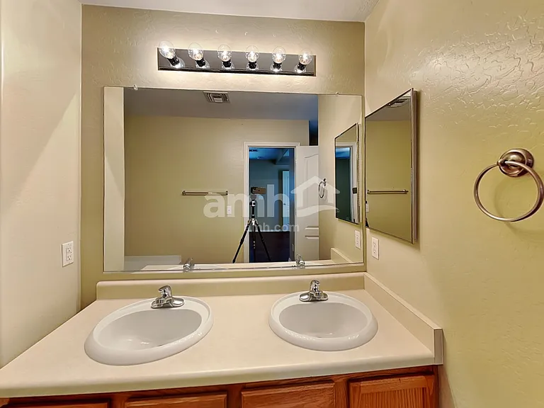 18522 W Legend Dr — Photo 15