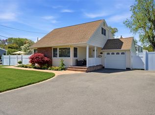 149 Raleigh Ln, West Islip, NY 11795