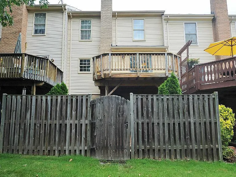 7411 Salford Ct — Photo 25
