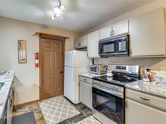 5th image of 148 Gateway Dr
