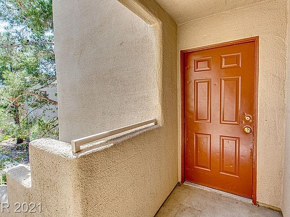 2nd image of 1909 Villa Palms Ct Unit 201