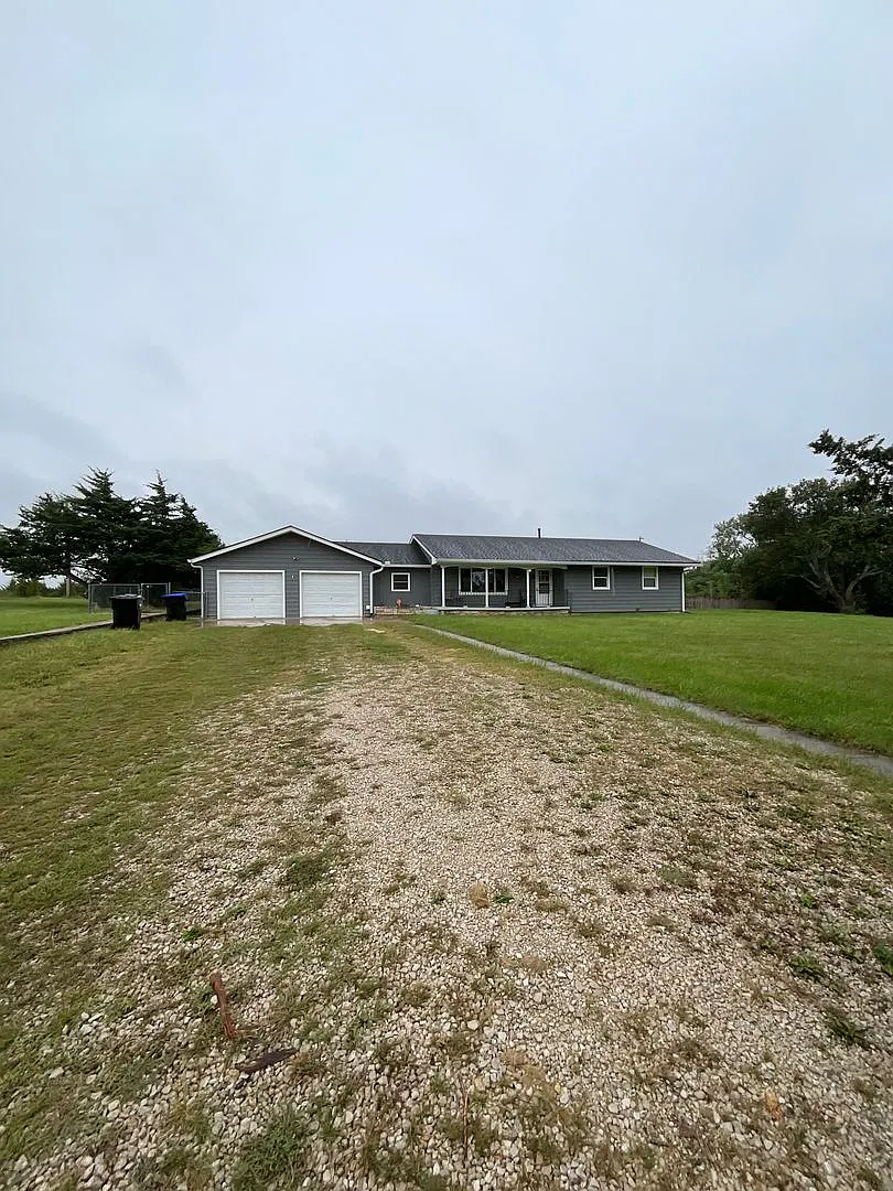 Available Immediately 3 Bedroom / 2 Bath Home in Auburn/Washburn School District — Photo 1