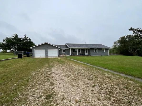 2210 SW Davis Dr, Topeka, KS 66614