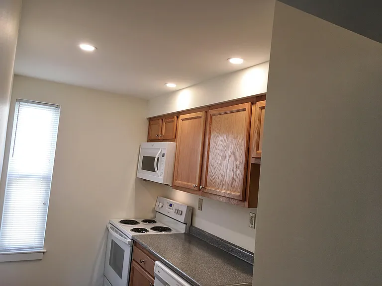 93 2nd St #3 — Photo 11