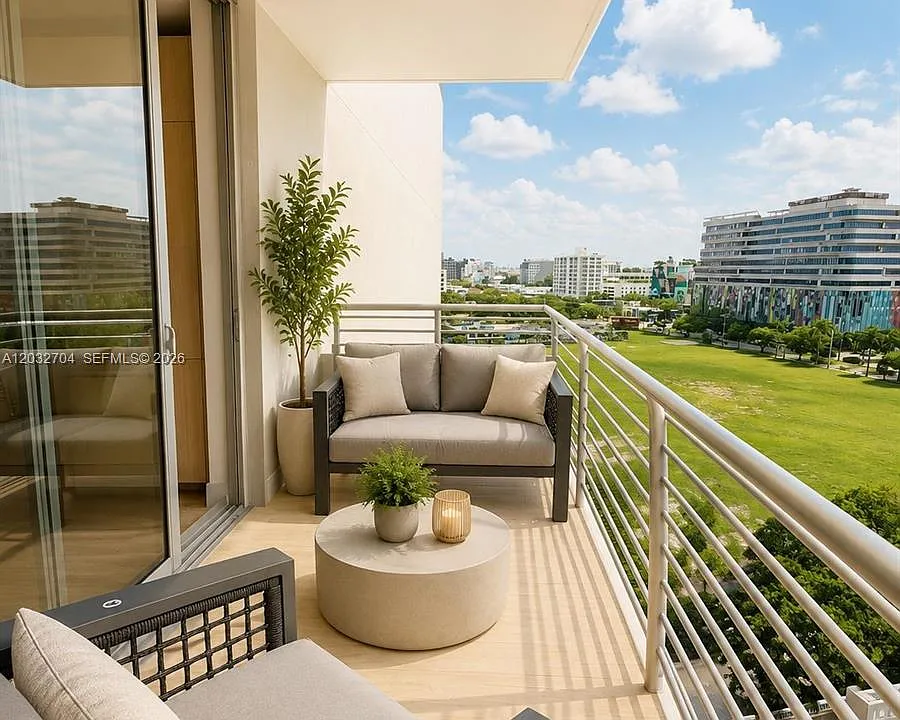 90 NE 32nd St #926