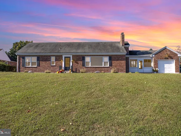 225 Hillside Ter, York, PA 17408