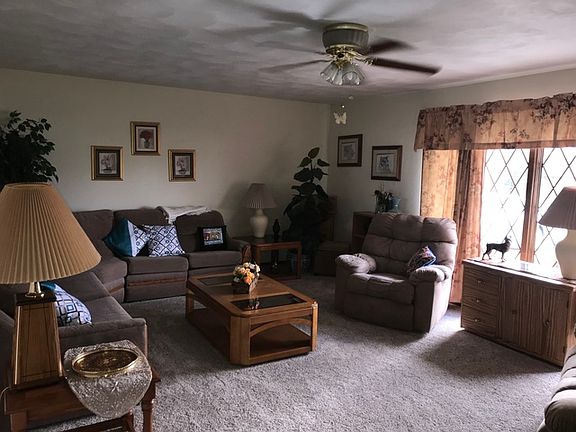 3rd image of 510 Hager Ct