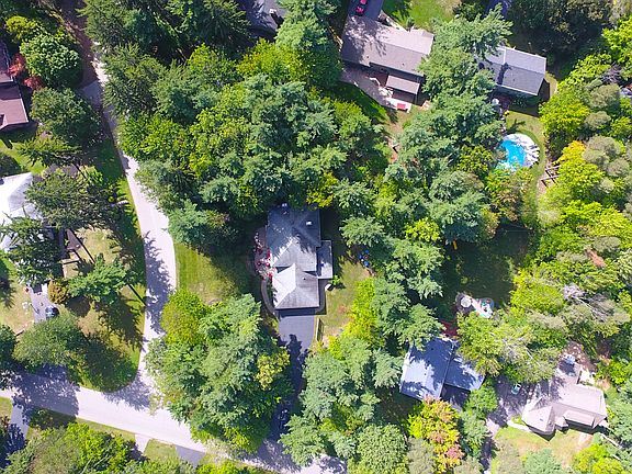 3rd image of 6 Greenwood Dr