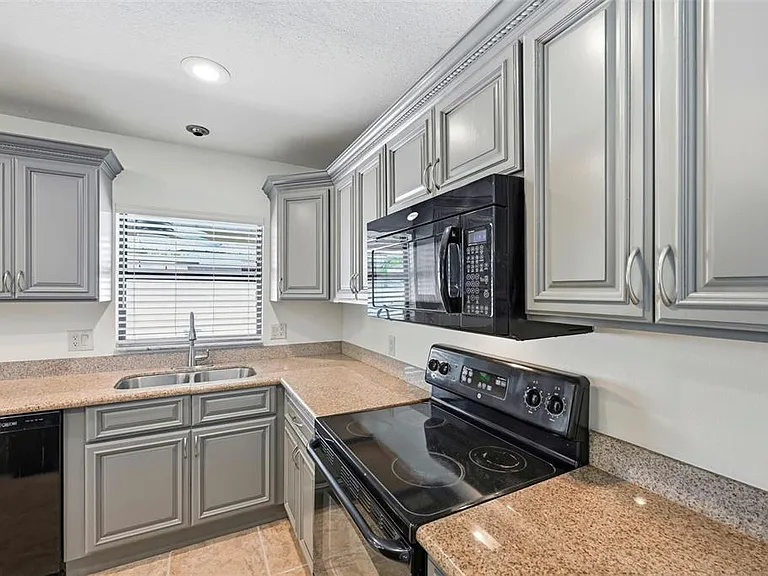 3707 Pelican Ln — Photo 16