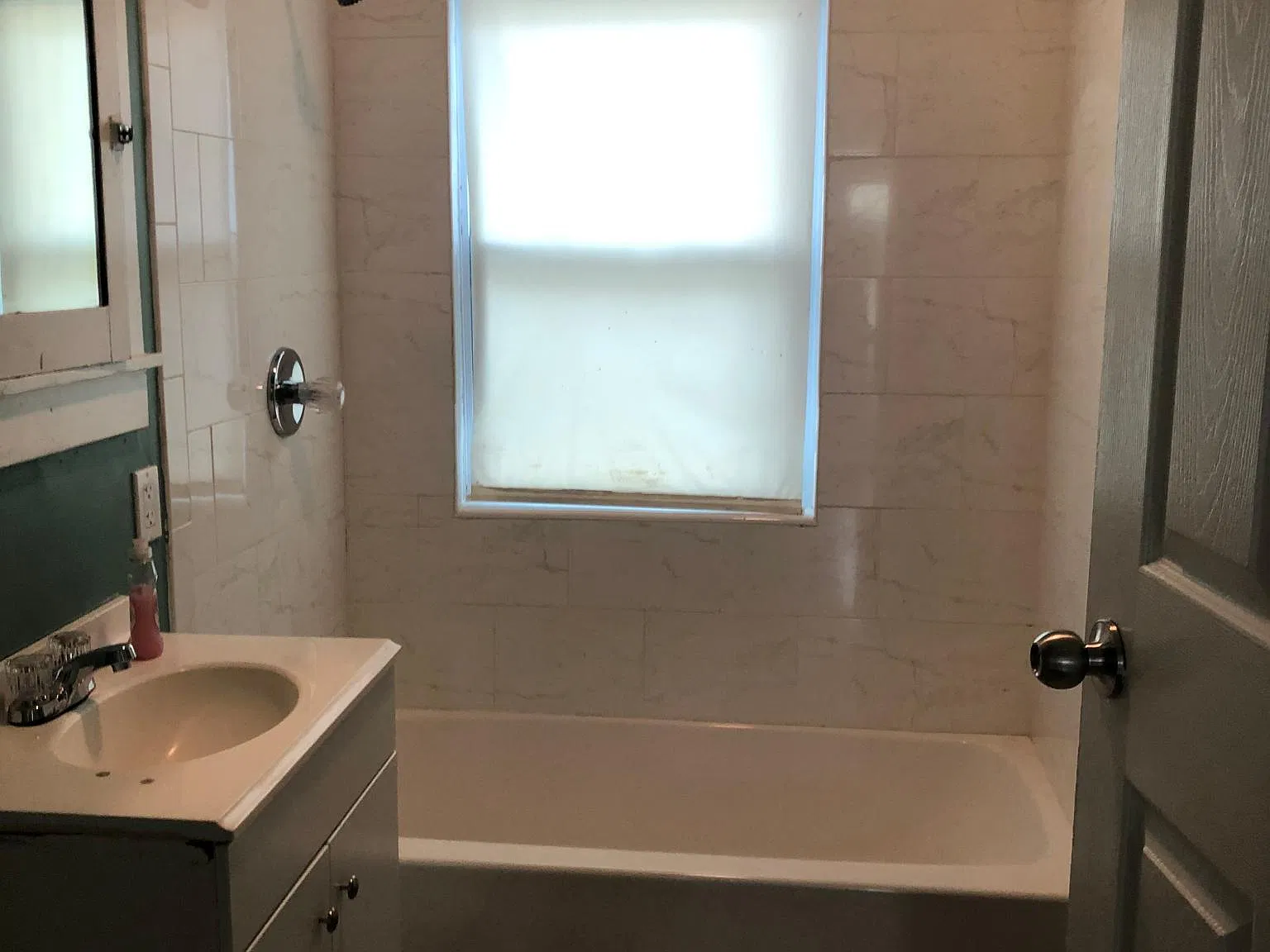 804 Oakwood Dr — Photo 3