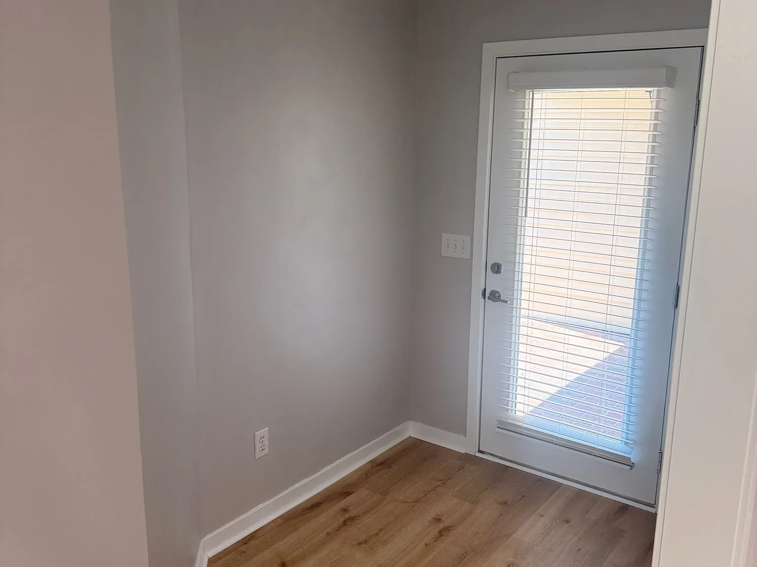 5910 Chester St — Photo 4