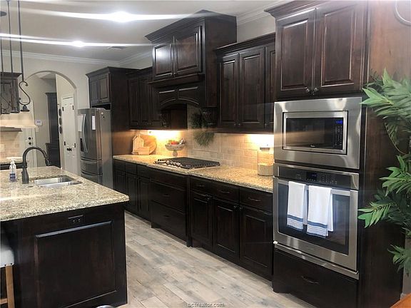 4th image of 4406 Odell Ln