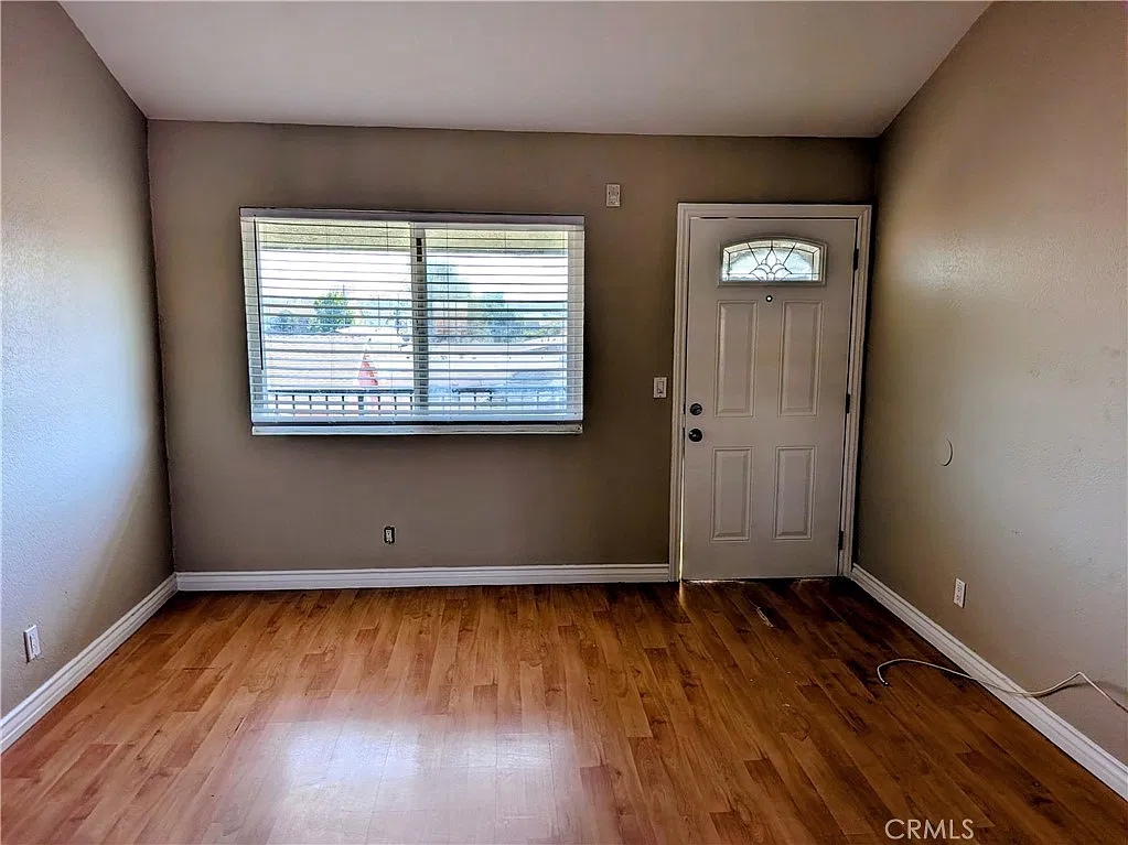 2 bed, 760 sqft, $2,300 — Photo 1