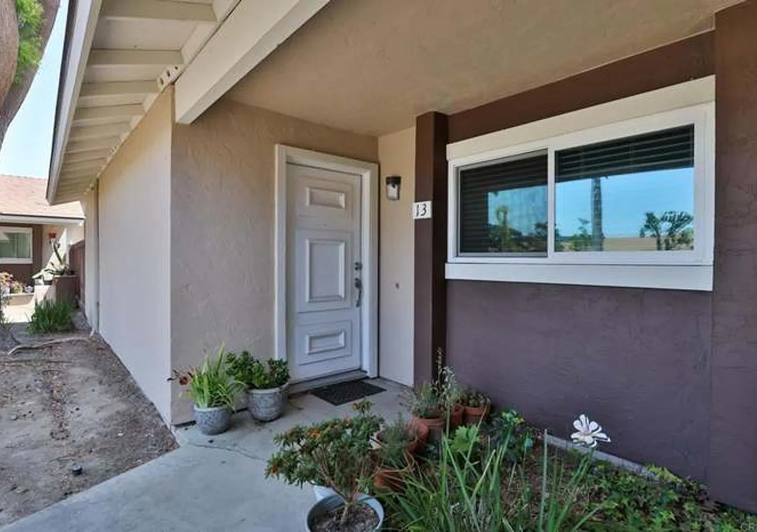 Sunny & Spacious 3BR Condo Minutes from the Beach — Photo 1