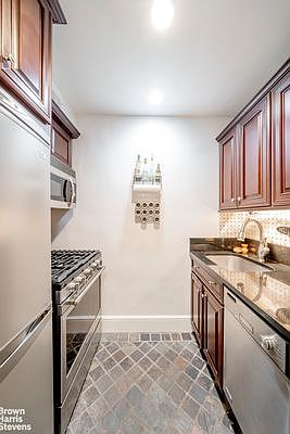 4th image of 405 W 23rd St #5-C