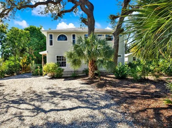 201 Georgia Ave, Crystal Beach, FL 34681