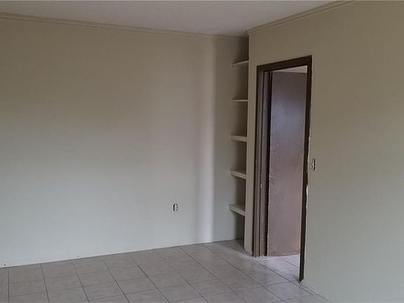5th image of 2525 Erie Ave APT 2