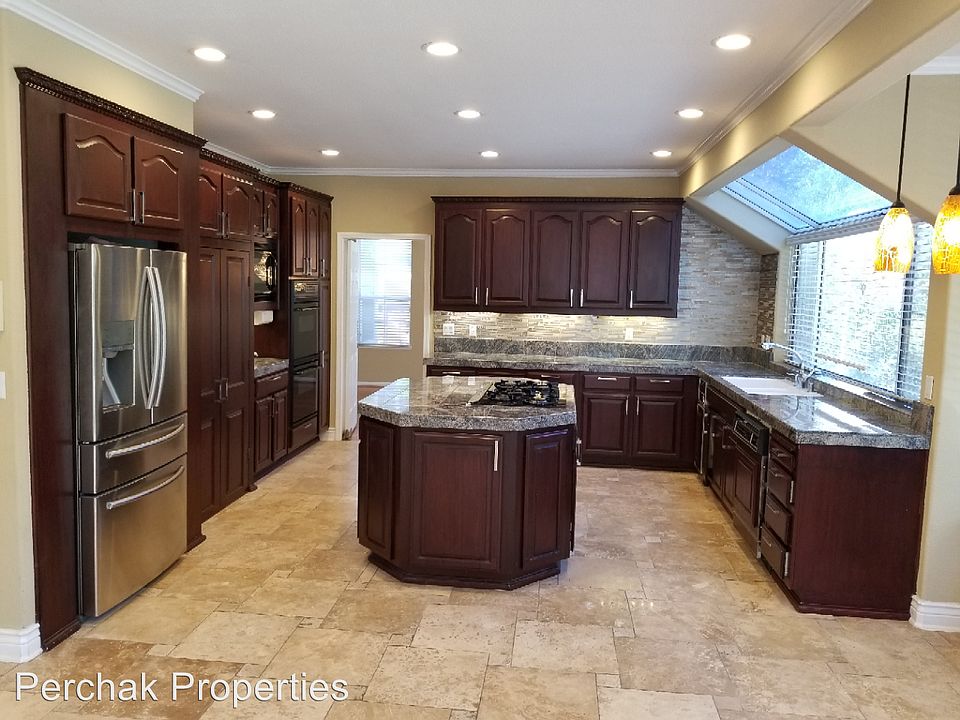 1st image of 655 Dunhill Dr