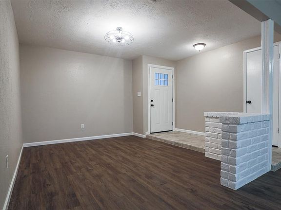 4th image of 5318 Abercreek Ave