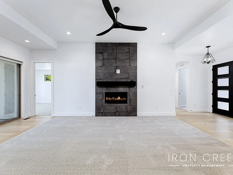 2285 S Aburge Ave — Photo 6