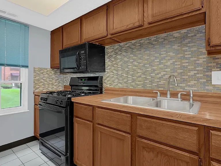 103 Lancelot Ln — Photo 4