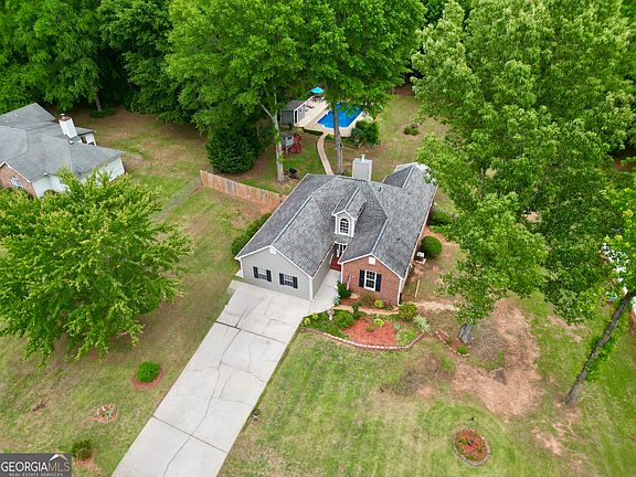5th image of 164 Lakepointe Ct