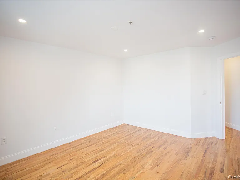 10 Franklin Blvd #203 — Photo 12