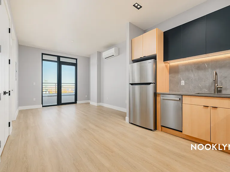 26-25 4th St #1531 — Photo 1