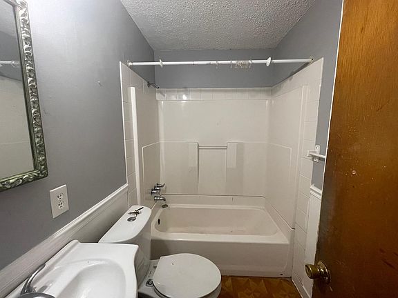 5th image of 6412 Pinebrook Dr