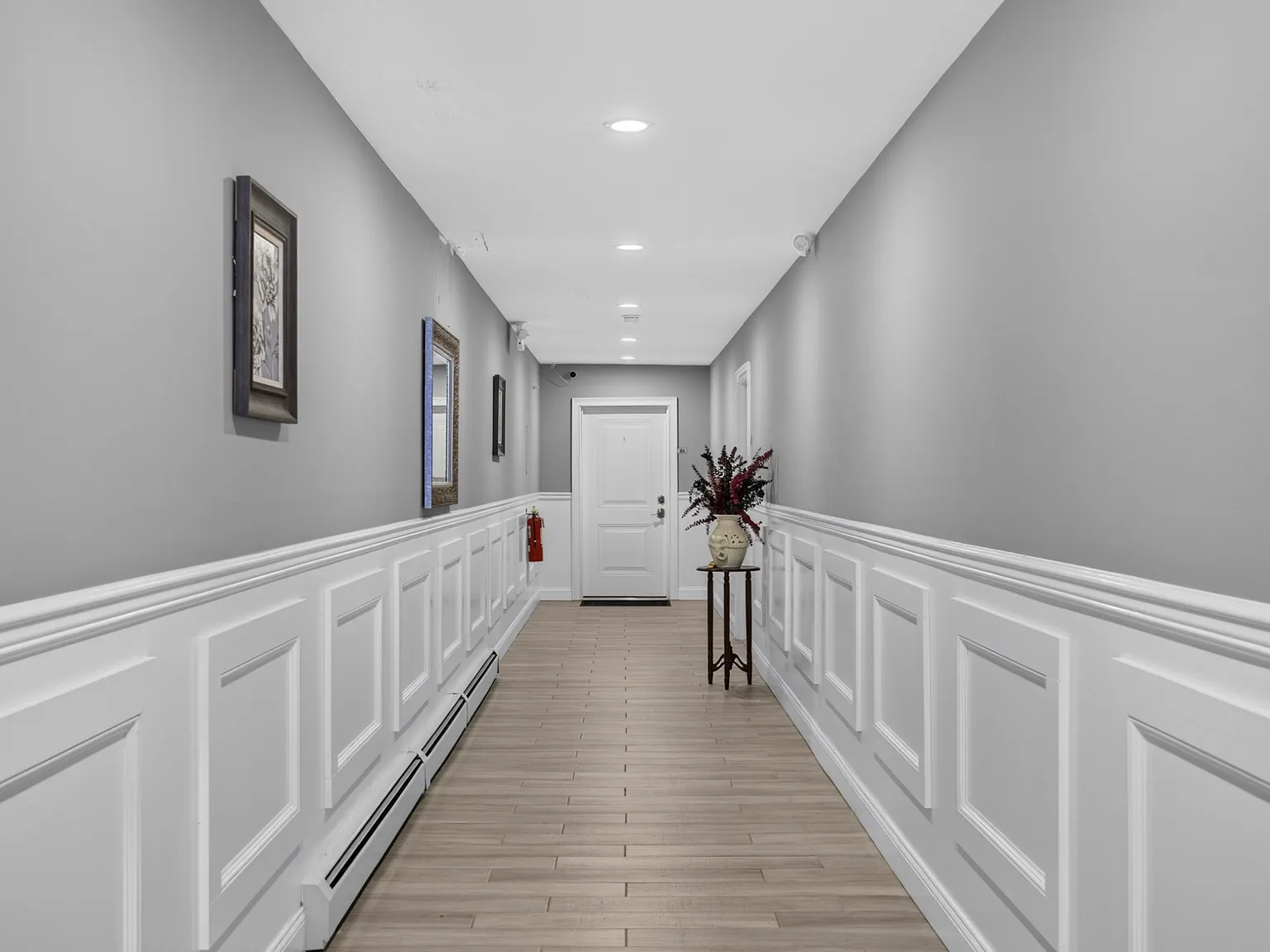 2 bed, 950 sqft, $3,200 — Photo 1
