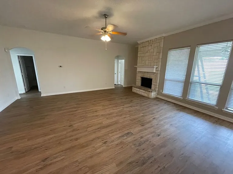 1601 White Willow Ln — Photo 3