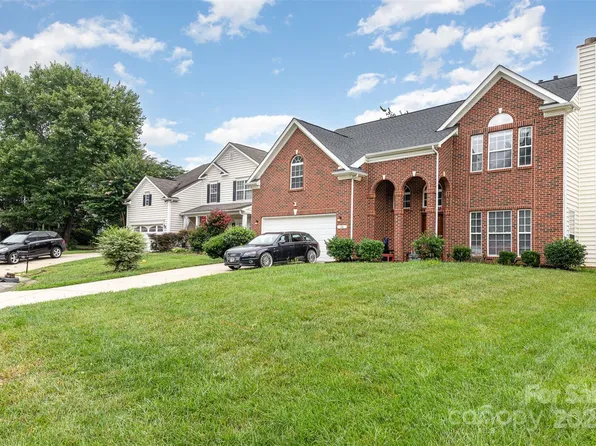 98 Poplar Woods Dr, Concord, NC 28027