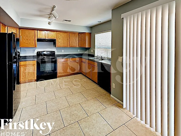 2430 W Via Dona Rd — Photo 3