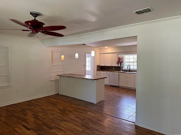 3rd image of 2609 Walnut St