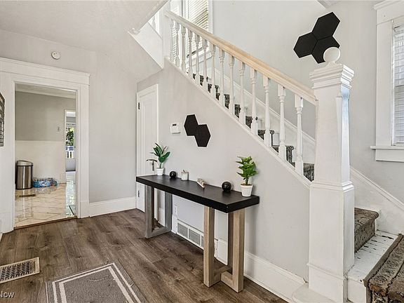 4th image of 39 Belmont Ave
