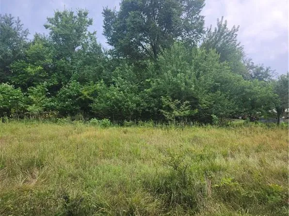 30 Oklahoma Dr, Linn Valley, KS 66040