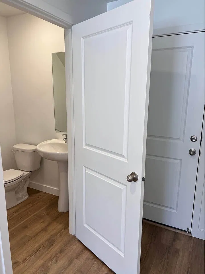3 bed, 2.5 bath, 1372 sqft, $2,100 — Photo 2
