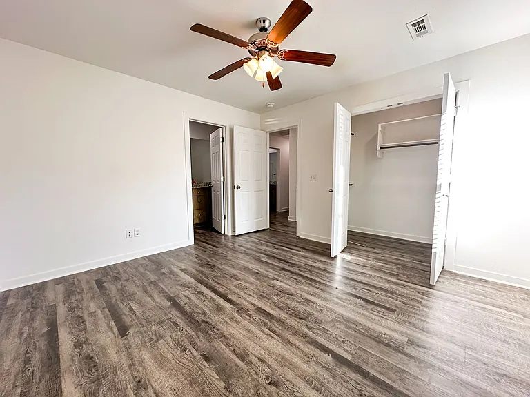 325 Westbrook Ct — Photo 14