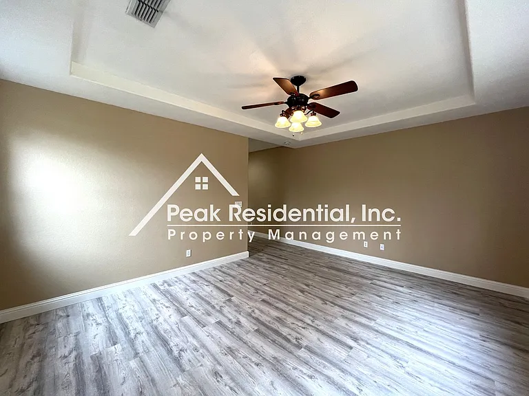 1933 Tyndrum Ln — Photo 13
