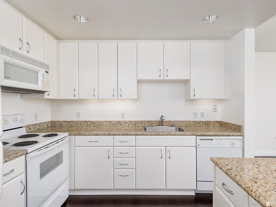 1st image of 260 King St Unit 675