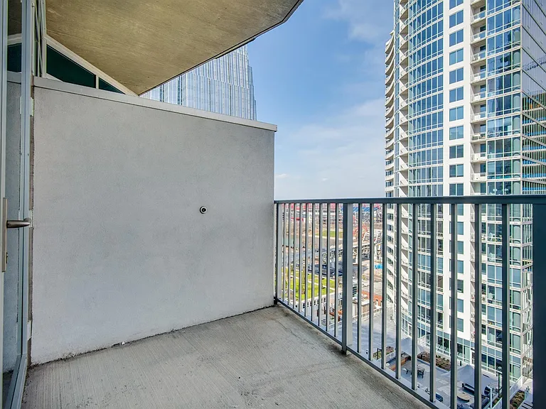 301 Demonbreun St #1610 — Photo 14