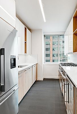 5th image of 101 W End Ave #18F